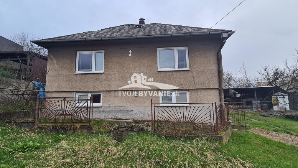 Rozľahlý pozemok so starším domom