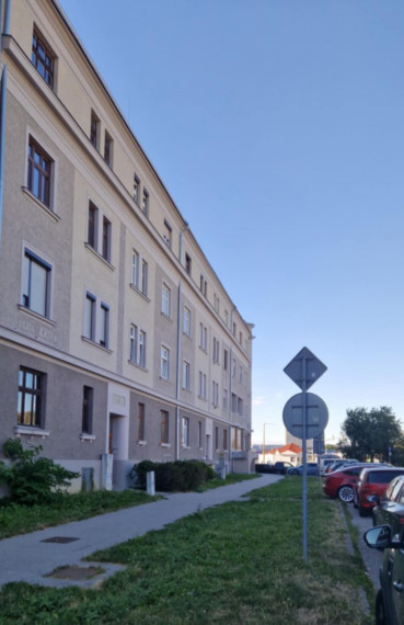 TOP cena - 3-izbový byt na Krivej v centre mesta